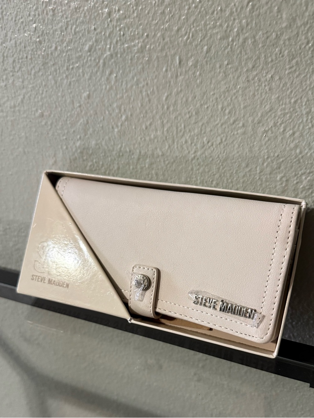 Steve Madden Cream Ivory Faux Leather Snap Closure Wallet
